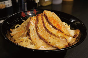 油そば春日亭 炙り鳥豚(とりとん) 並盛り Roast Pork Fillet + Chicken ＆ Pork (Medium)