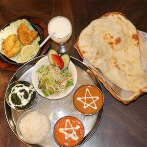 プレーンナン2個とカレー3個のセット