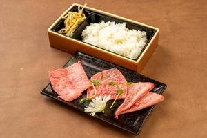 店長推薦！黒毛和牛(上)ロース・カルビ・バラ肉重 A4 Japanese Beef Rice Box