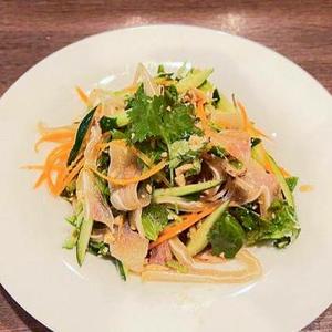 甘酸っぱい豚耳サラダ ( nm tai chua ngt)