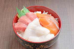 丼丸 三色丼