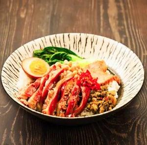 【人気No.1!】自家製豚すね肉ご飯(豪華)(隆江猪脚)(豪)