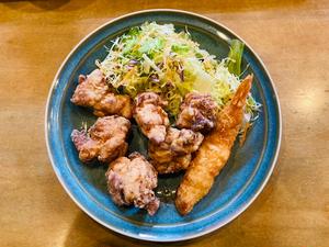 エビとからあげ定食