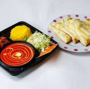 バターチキンカレーとハチミツチーズナンセット