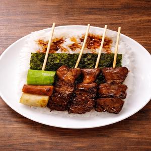 Charcoal Grilled Beef Skewer Bowl/炭火牛串焼き丼(バラ2・ハラミ1・ねぎウインナー1)