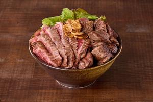 リブロース＆カットステーキの相盛りステーキ丼(200g) Rib ＆ Cut Beef Steak Bowl