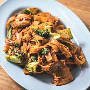 タイの太麺焼そば！パッシーユー Thai Fried Noodles！ Pad See Ew