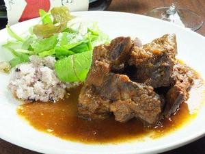 茶美豚(ちゃーみーとん)」のスペアリブ 赤ワイン香草煮こみ 雑穀リゾット添え