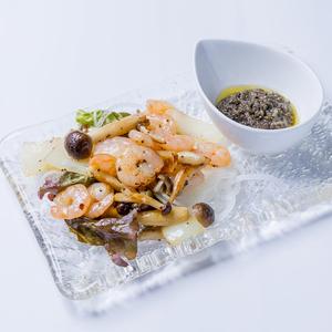 エビのバターソテー タプナードソース添え