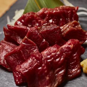 上赤身馬刺し(特製醤油、にんにく付き)(単品)