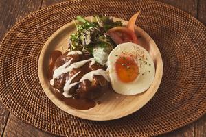ハンバーグ「デミグラス」