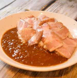 欲張り・贅沢カレー(^^♪「ご飯が見えないほど盛った焼き豚カレー」