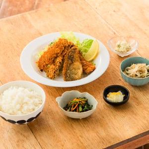 【白米】イワシとアジのミックスフライ定食