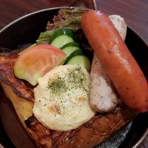 極太2種ソーセージのサラダ風もっちりフレンチ