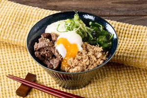 【相盛り】温玉ハラミそぼろねば丼 Beef Steak ＆ Chicken Soboro Neba-don
