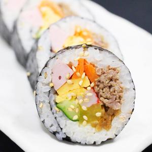 牛肉キムパ(韓国海苔巻き)Beef Kimbap