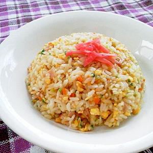 居酒屋の大盛りチャーハン