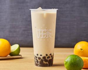 ロイヤルタピオカミルクティー (700ml) Royal Tapioca Milk Tea (700ml)