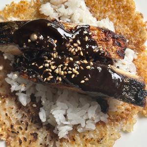 元祖焼きおにぎらず鯖味噌ダレ