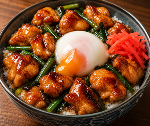 下町の温玉炙りホルモン丼