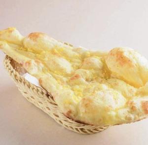 ガーリックナン(Garlic nan)