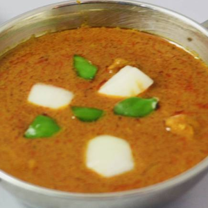 チキンの辛口カレー Spicy Chicken Curry