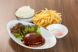 ハンバーグデミグラス温泉卵丼(フライドポテト)