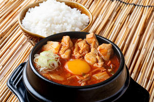 韓国カルビ丼とスンドゥブ 洞山 鶏ももスンドゥブ～ごはん付き～