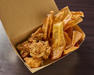 なるとキッチン にんにくザンギバスケット(さつまいもチップス)