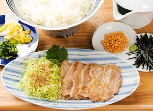 イベリコ豚の生姜焼きなだし茶漬け(京漬物付き)