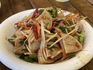 ソムタム カイケム(スパイシー塩卵サラダ) Papaya Salad with Salted Egg