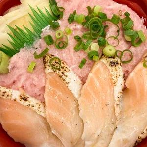 丼丸人気No.5 ねぎとろ炙りとろサーモン丼