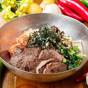 焼肉屋さんの特製ハラミのせビビンバ
