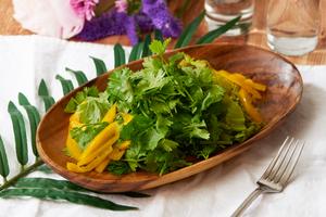 パクチーサラダ Cilantro Salad