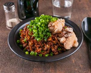 黒炒飯 (唐揚げ2個)Black Fried Rice