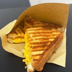 ハム＆チーズ ホットサンド  (Ham ＆ Cheese Toastie)