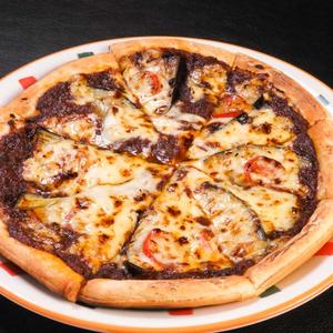 ナスとトマトのボロネーゼピザ
