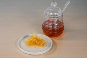 天然コムハニー Raw Acacia Comb Honey Topping