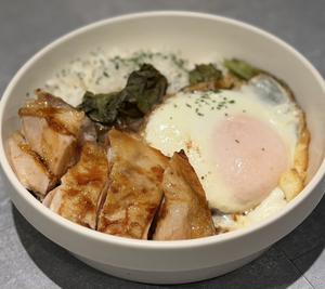 照り焼きチキンロコモコ丼