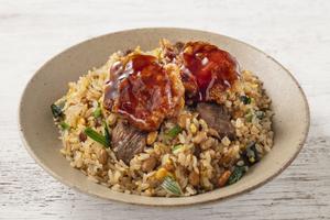 【納豆】甘酢からあげ2個のせ台湾納豆炒飯