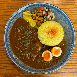 定番チキンカレー スパイス玉子のせ