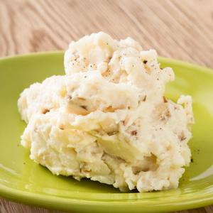 いぶりガッコのポテトサラダ Potato Salad with Pickled Smoked Radish