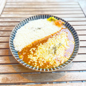 新着【デリバリー限定】たっぷ～りチーズ牛すじカレー
