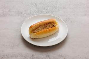 ツナと黒オリーブのサラダパン