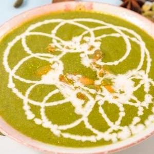 ほうれんそうベースチキンカレーChicken Saag Curry