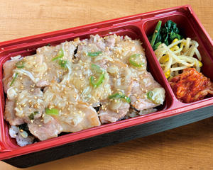 ネギ塩豚カルビ弁当 Kalbi Pork with Salt and Green Onions Bento Box