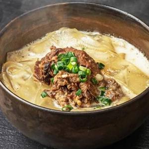 白湯スープの牛すじ極太春雨