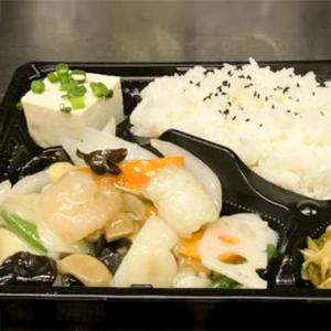 お弁当 イカとエビの塩味炒め