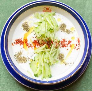 (CACIK) /ジャジュック( Yogurt and cucumber saladwife ) キュウリのヨーグルトサ ラダ)( HALAL) トルコ料理