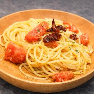 トマトとアンチョビのペペロンチーノ